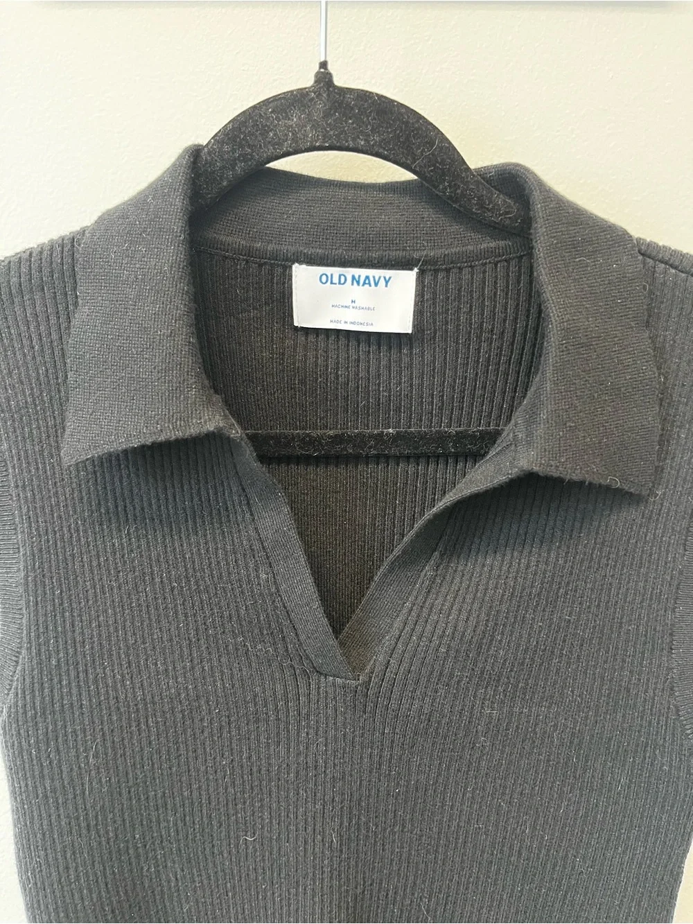 NWT Old Navy Black Ribbed Sleeveless Polo Crop Tank Sweater Top Sz M - Picture 3 of 9